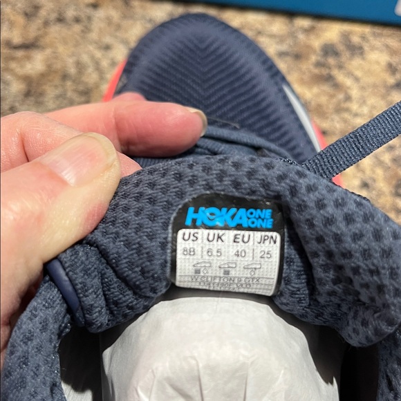 HOKA Women’s Clifton 9 GTX Shoe - Picture 11 of 12